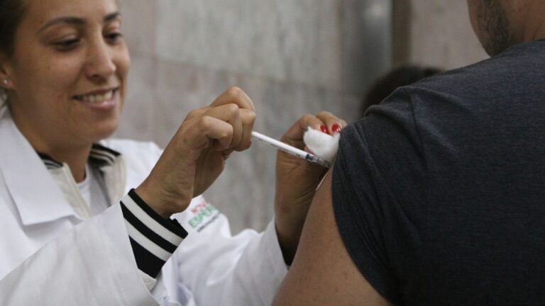 Estudo alerta para necessidade de doses de reforço contra Covid-19 estudo-alerta-para-necessidade-de-doses-de-reforco-contra-covid-19