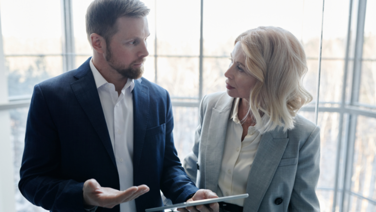 Desvendando a mente brilhante: 3 manias surpreendentes de pessoas inteligentes desvendando-a-mente-brilhante:-3-manias-surpreendentes-de-pessoas-inteligentes