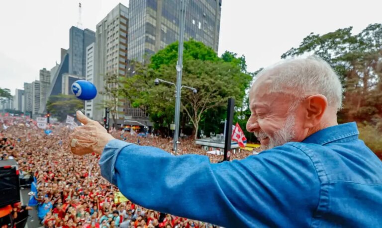 Ato pela reeleição de Lula leva milhares à Avenida Paulista ato-pela-reeleicao-de-lula-leva-milhares-a-avenida-paulista