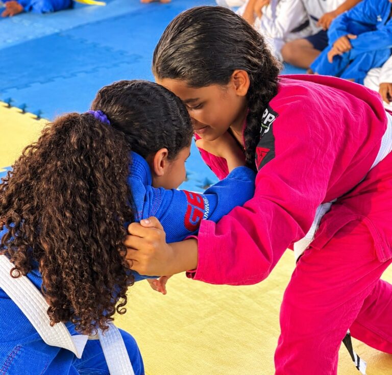 escola-de-palmas-oferece-aulas-gratuitas-de-defesa-pessoal-para-meninas