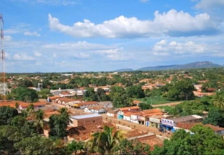 Jovem é morto com golpe de facão no pescoço em praça no sudeste do Tocantins jovem-e-morto-com-golpe-de-facao-no-pescoco-em-praca-no-sudeste-do-tocantins