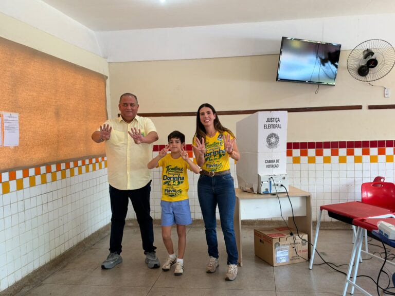 Eduardo Gomes vota acompanhado de Dorinha, prefeito e familiares e faz balanço do 2º turno eduardo-gomes-vota-acompanhado-de-dorinha,-prefeito-e-familiares-e-faz-balanco-do-2o-turno