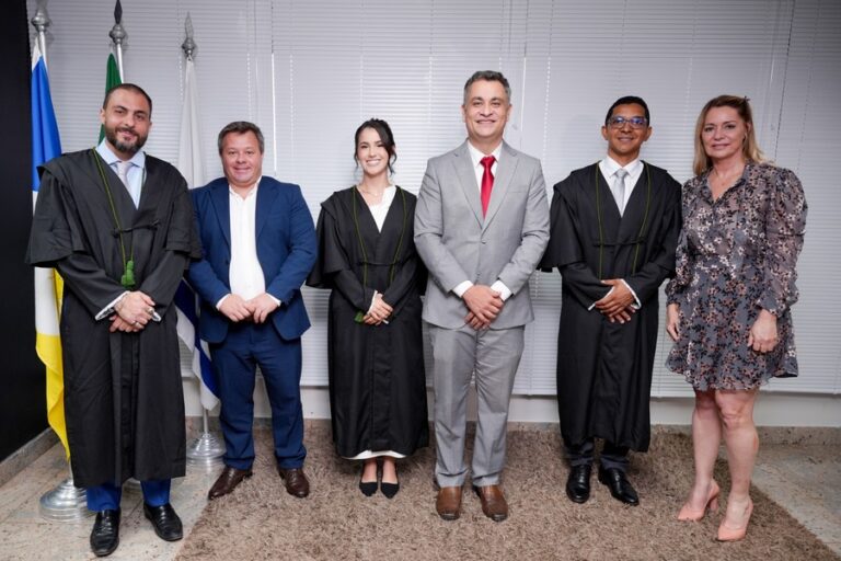 Defensor Público-Geral dá posse a três novos defensores públicos substitutos do Tocantins defensor-publico-geral-da-posse-a-tres-novos-defensores-publicos-substitutos-do-tocantins